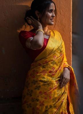 Woven design zari kanjeevaram silk blend saree 2