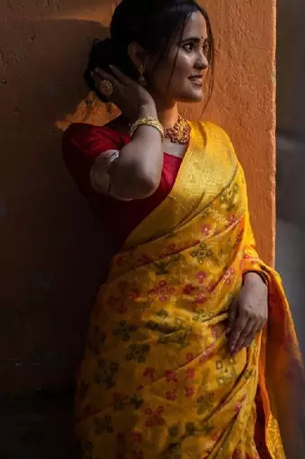 Woven design zari kanjeevaram silk blend saree