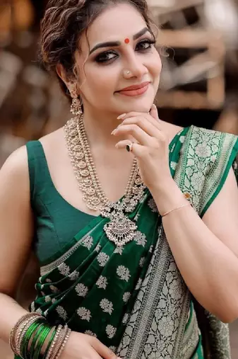 Ethnic motifs woven design zari art silk kanjeevaram saree