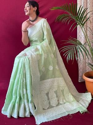 Woven design kanjeevaram saree with unstitched blouse piece 2