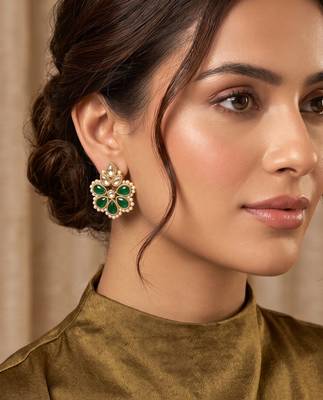Gold plated green kundan pearl floral ethnic wedding jewellery stud earring for women & girls 1