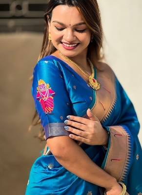 Ethnic motifs woven design zari kanjeevaram saree 3