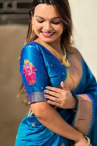 Ethnic motifs woven design zari kanjeevaram saree