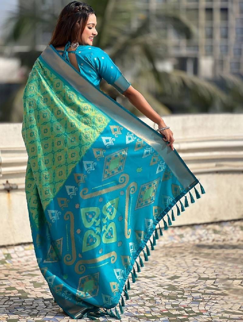 Ethnic motifs woven design zari kanjeevaram saree