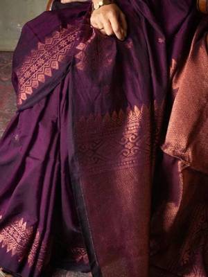 Women woven design kanjeevaram sarees 3