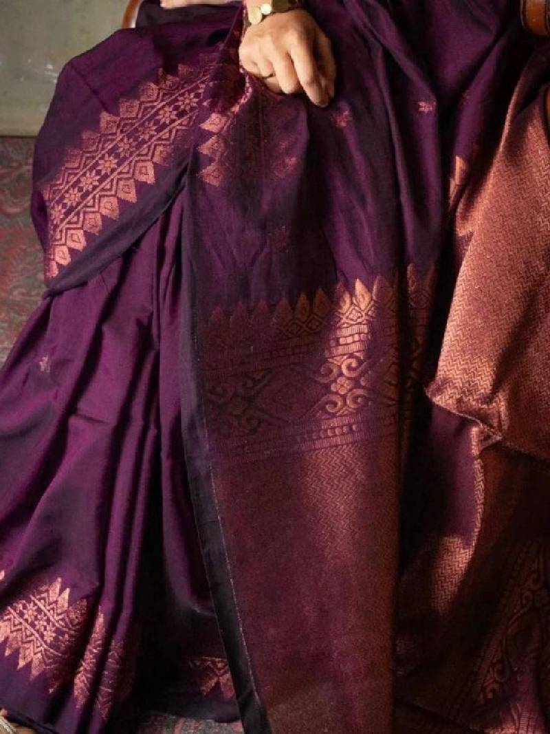 Women woven design kanjeevaram sarees