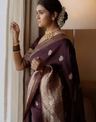 Women brown sarees 1