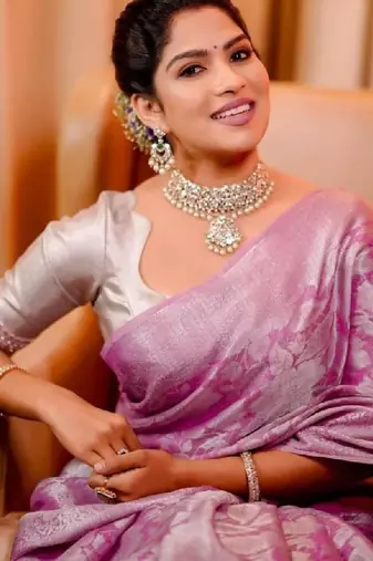 Floral woven design zari kanjeevaram saree