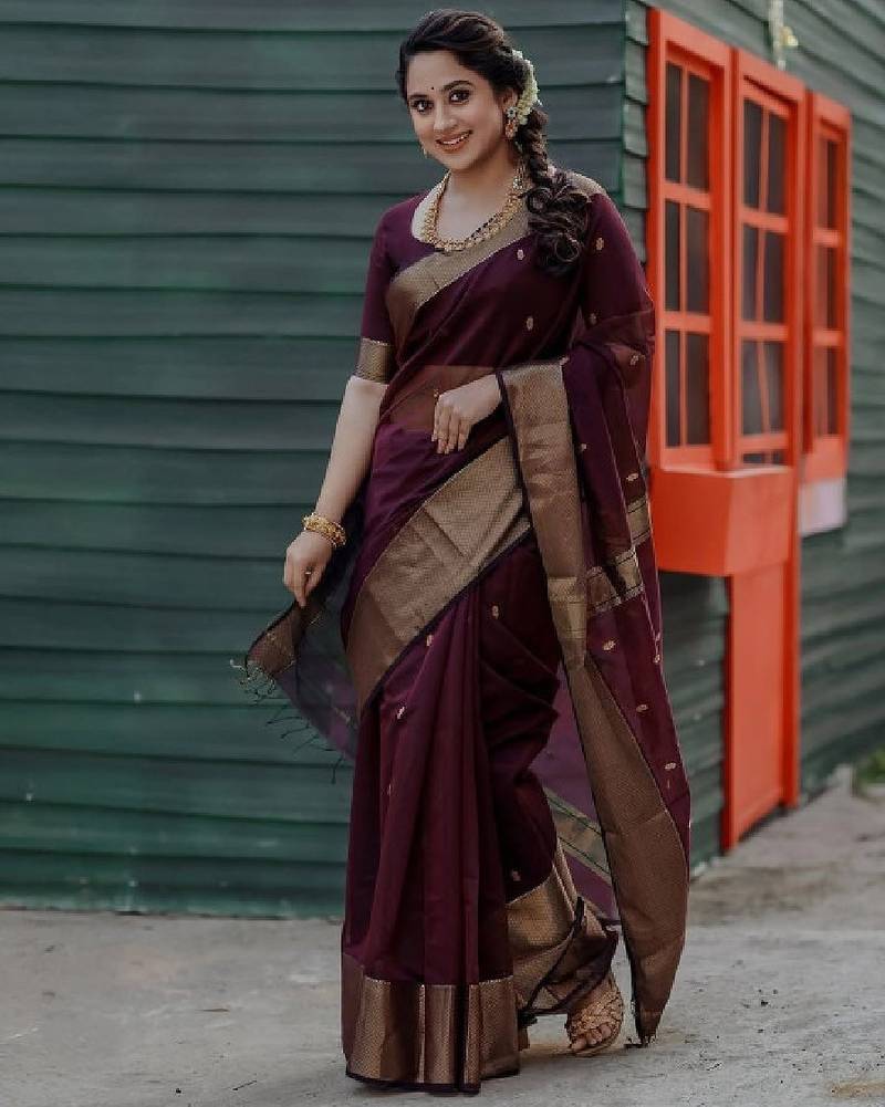 Woven design zari kanjeevaram saree