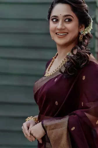 Woven design zari kanjeevaram saree