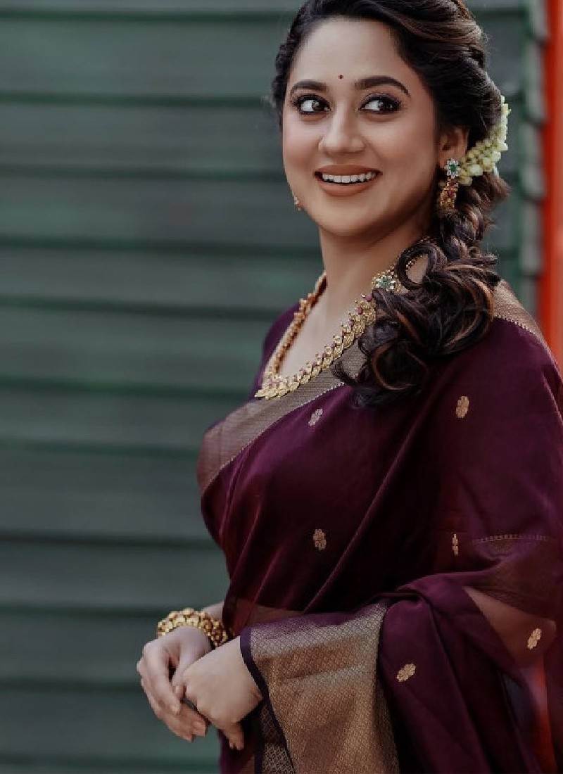 Woven design zari kanjeevaram saree
