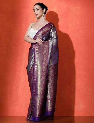 Floral woven design kanjeevaram saree with unstitched blouse piece 1