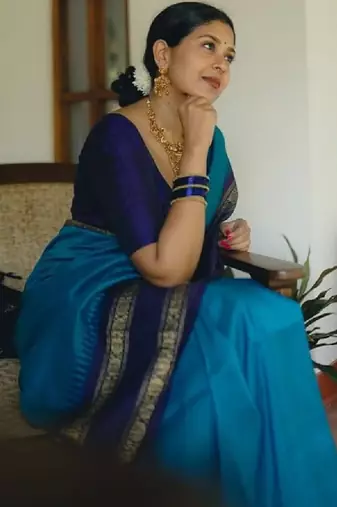 Floral woven design kanjeevaram saree