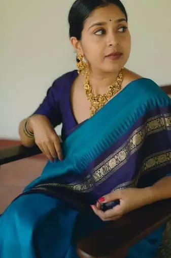 Floral woven design kanjeevaram saree