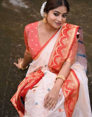 Ethnic motifs zari silk blend handloom kanjeevaram saree 1