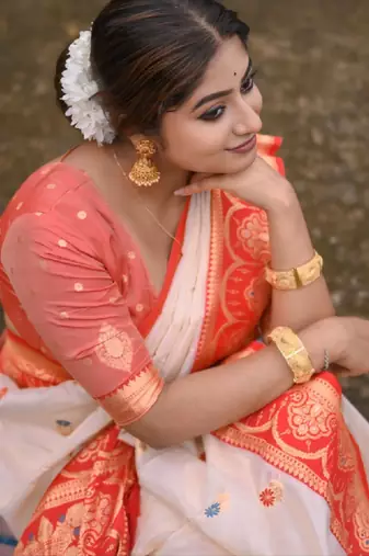 Ethnic motifs zari silk blend handloom kanjeevaram saree
