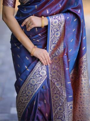Polka dot zari silk blend kanjeevaram saree 3