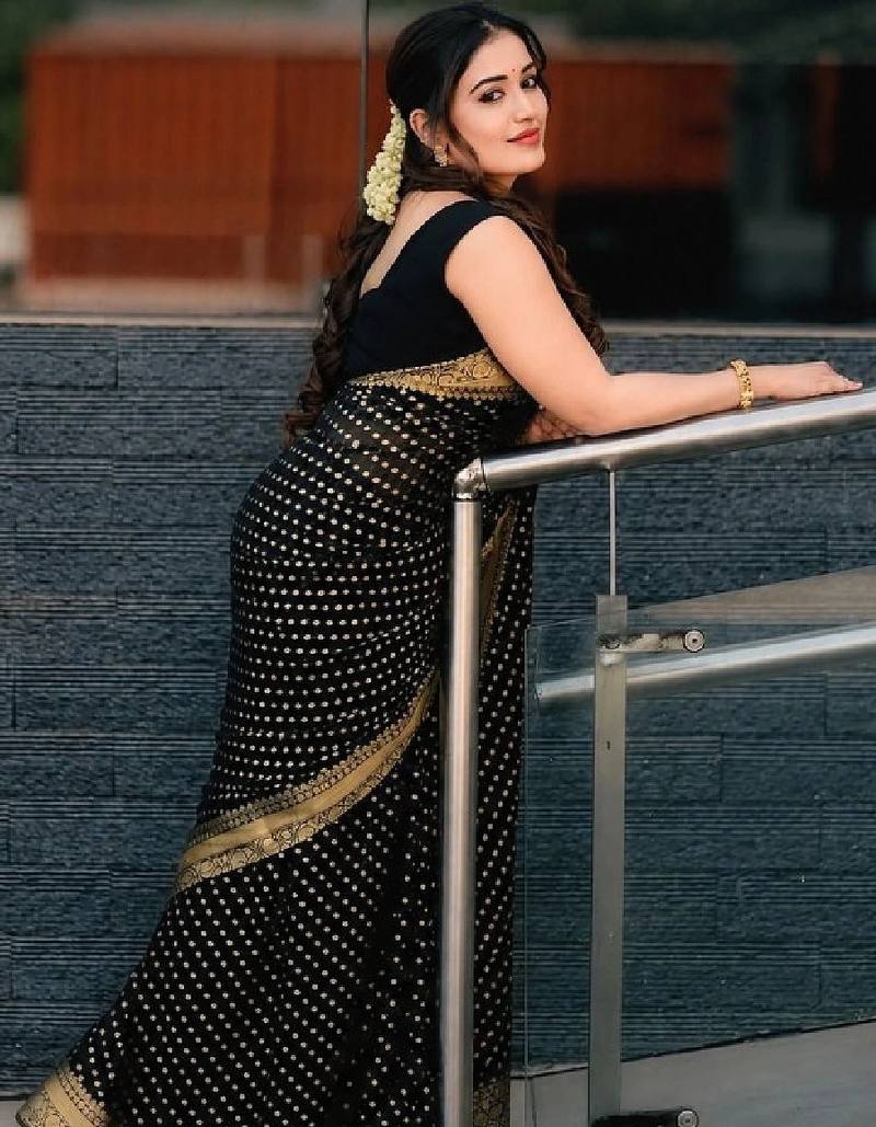 Woven design zari silk blend kanjeevaram saree