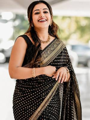 Woven design zari silk blend kanjeevaram saree 4