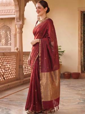 Woven design zari silk blend kanjeevaram saree 4