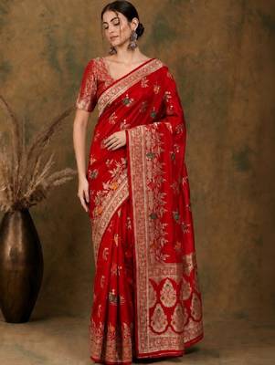 Woven design zari silk blend kanjeevaram saree 4