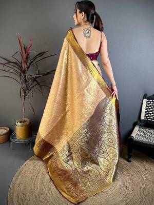 Woven design zari silk blend kanjeevaram saree 4
