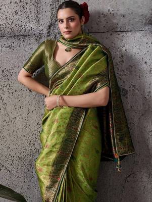 Green premium kanjivaram silk meenakari woven saree with tassel pallu 3