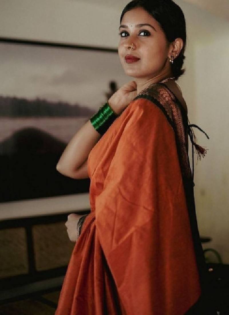 Ethnic motifs zari silk blend handloom kanjeevaram saree
