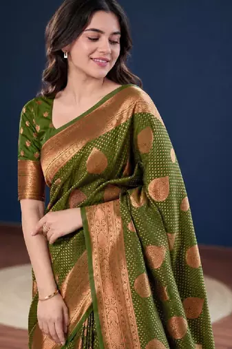 Floral zari silk blend kanjeevaram saree