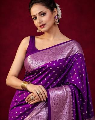 Woven design zari silk blend kanjeevaram saree 4