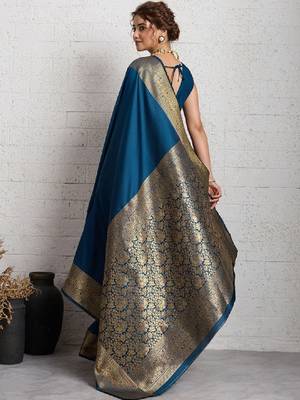 Rich zari border saree with blouse piece 3