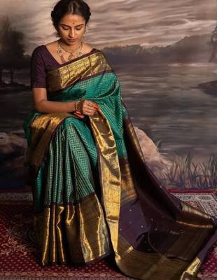 Woven design zari silk blend kanjeevaram saree 4