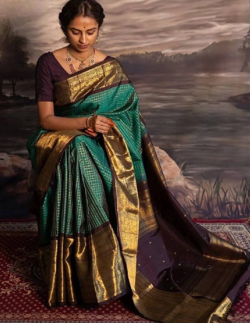 Woven design zari silk blend kanjeevaram saree