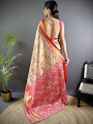 Woven design zari silk blend kanjeevaram saree 4