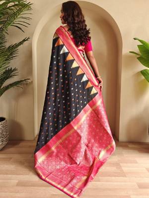 Ethnic motifs woven design zari silk blend kanjeevaram saree with blouse piece 4