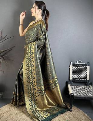Dark green banarasi soft silk checked body floral motifs south pattu sarees 2