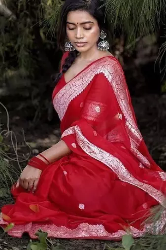 Woven design zari silk blend kanjeevaram saree