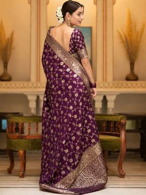 Woven design zari silk blend kanjeevaram saree 4
