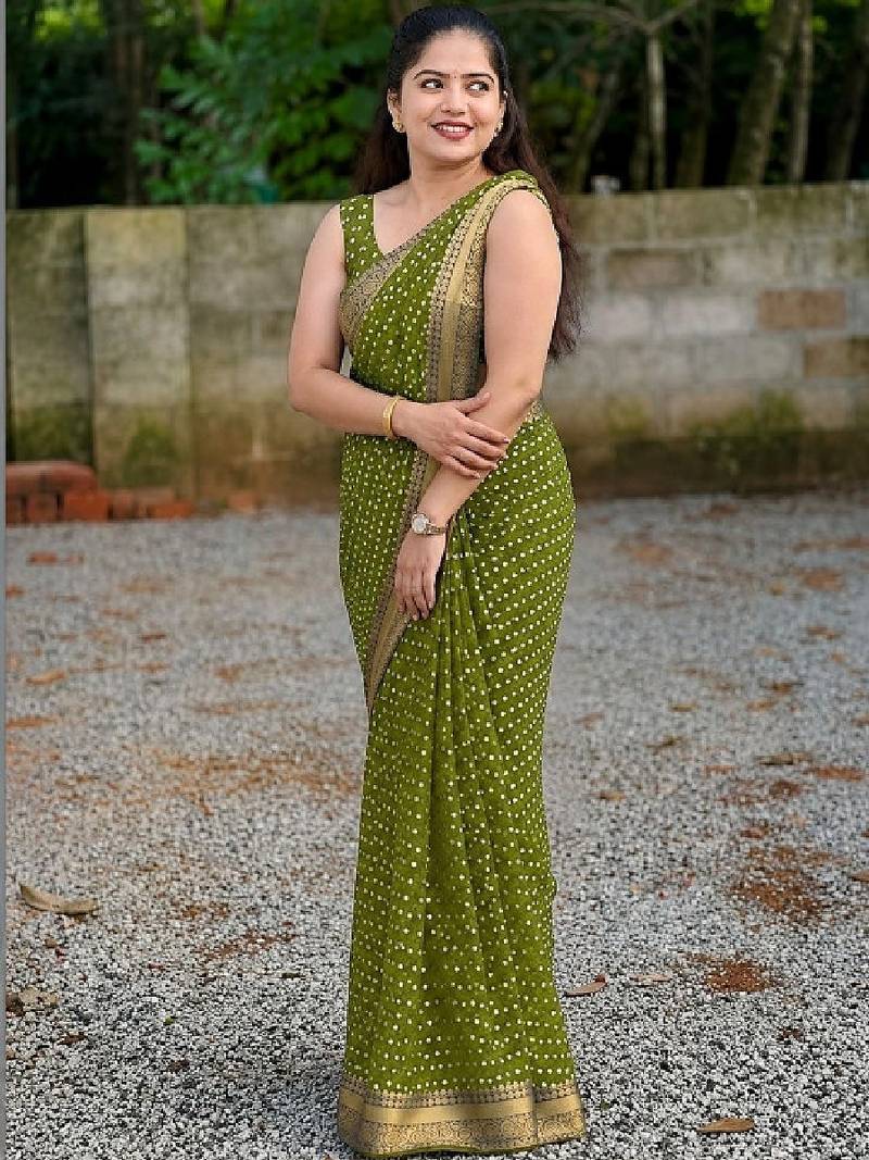Bandhani zari woven design kanjeevaram saree