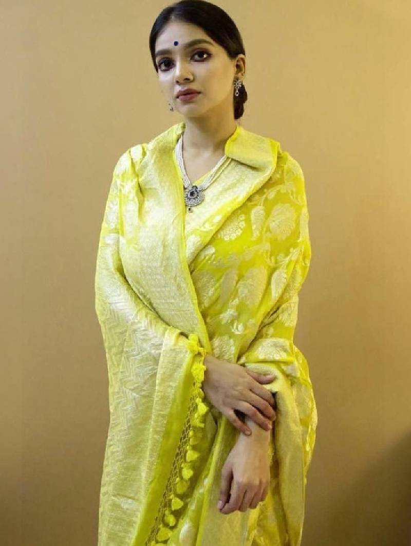 Woven design silk blend kanjeevaram saree