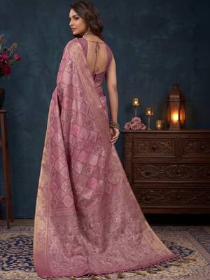 Woven design zari silk blend kanjeevaram saree 4