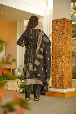 Beige rayon slub printed kurta pant with chanderi cotton dupatta 3