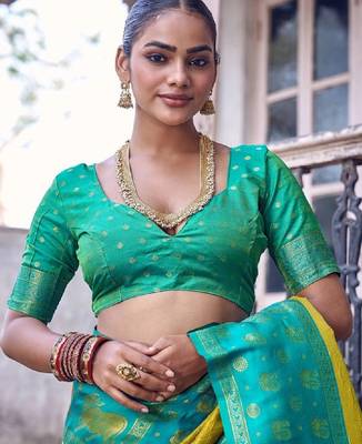 Woven design zari silk blend kanjeevaram saree 4