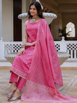 Pink floral printed pure cotton kurta set for women 3