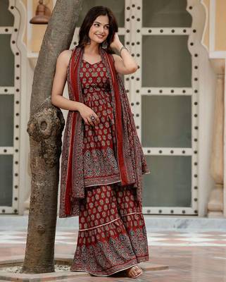 Maroon floral printed pure cotton kurta set for women 3