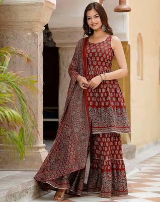 Maroon floral printed pure cotton kurta set for women 4
