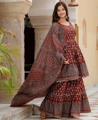 Maroon floral printed pure cotton kurta set for women 5