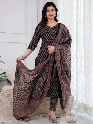 Black floral printed pure cotton kurta set for women 1