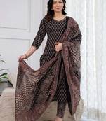 Black floral printed pure cotton kurta set for women