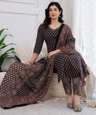 Black floral printed pure cotton kurta set for women 3